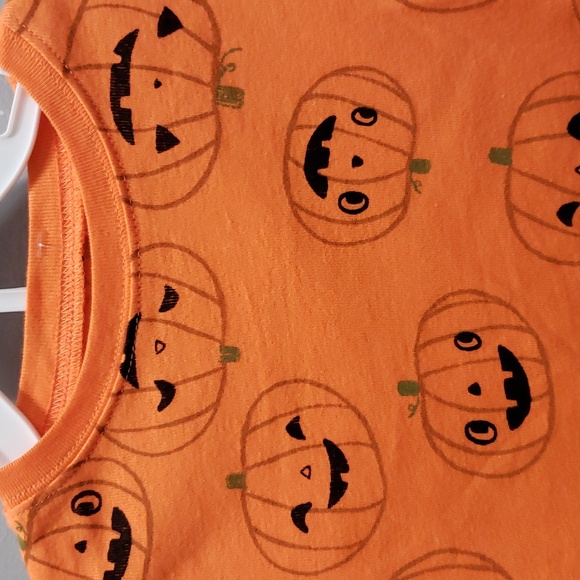 Carter's NWT 2-piece Halloween Pajama Set with Smiling Pumpkins - Picture 2 of 6